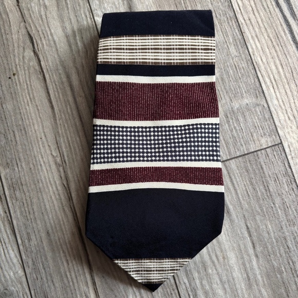 John Henry Necktie Tie Stripe Macy's Black Burgundy 100% Silk Made in USA NWT - Picture 1 of 4